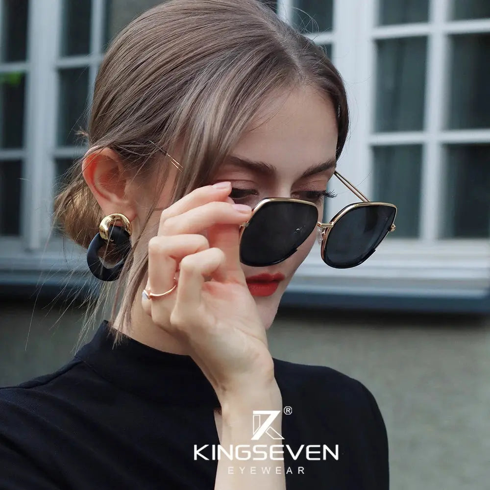 KINGSEVEN - Chloe's Radiant Levouré