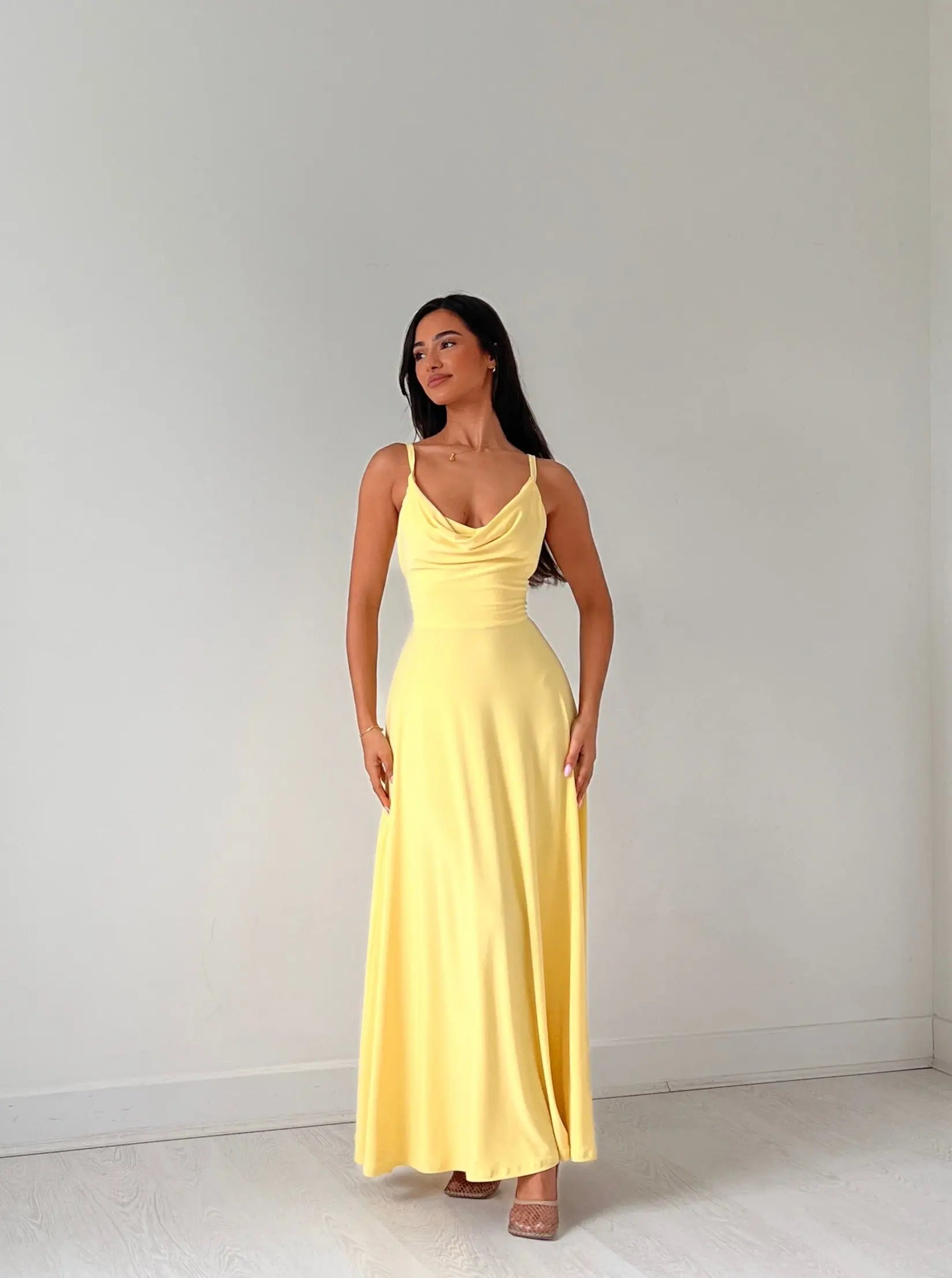 Alore - Elegante jurk met ingebouwde vormgevende beha Levouré