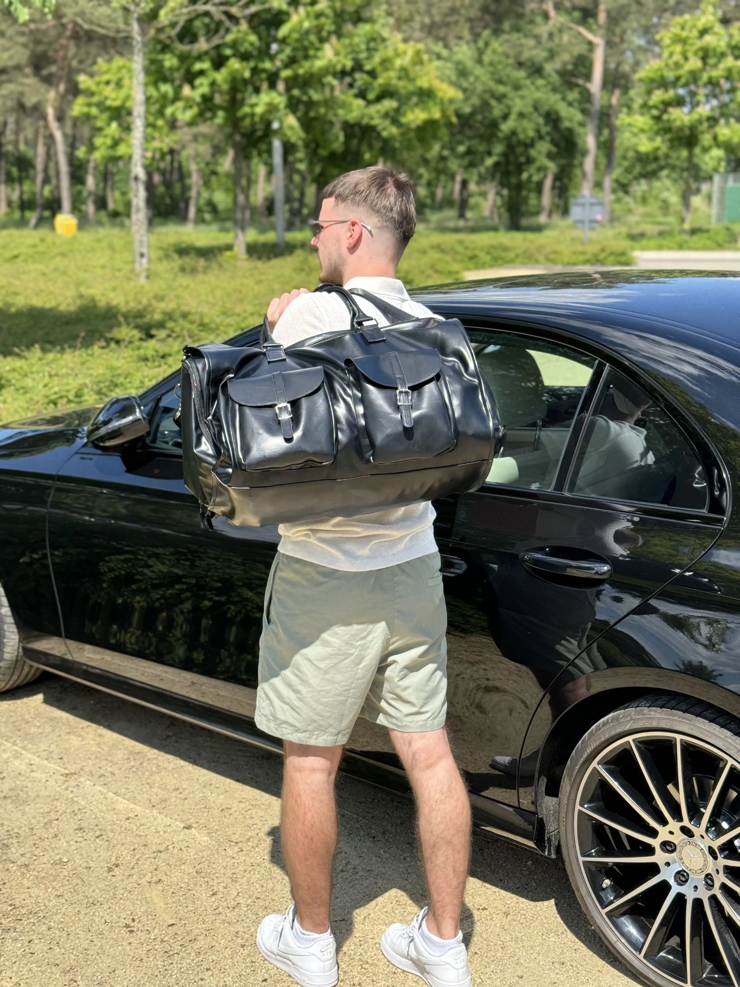 Travel Him Levouré