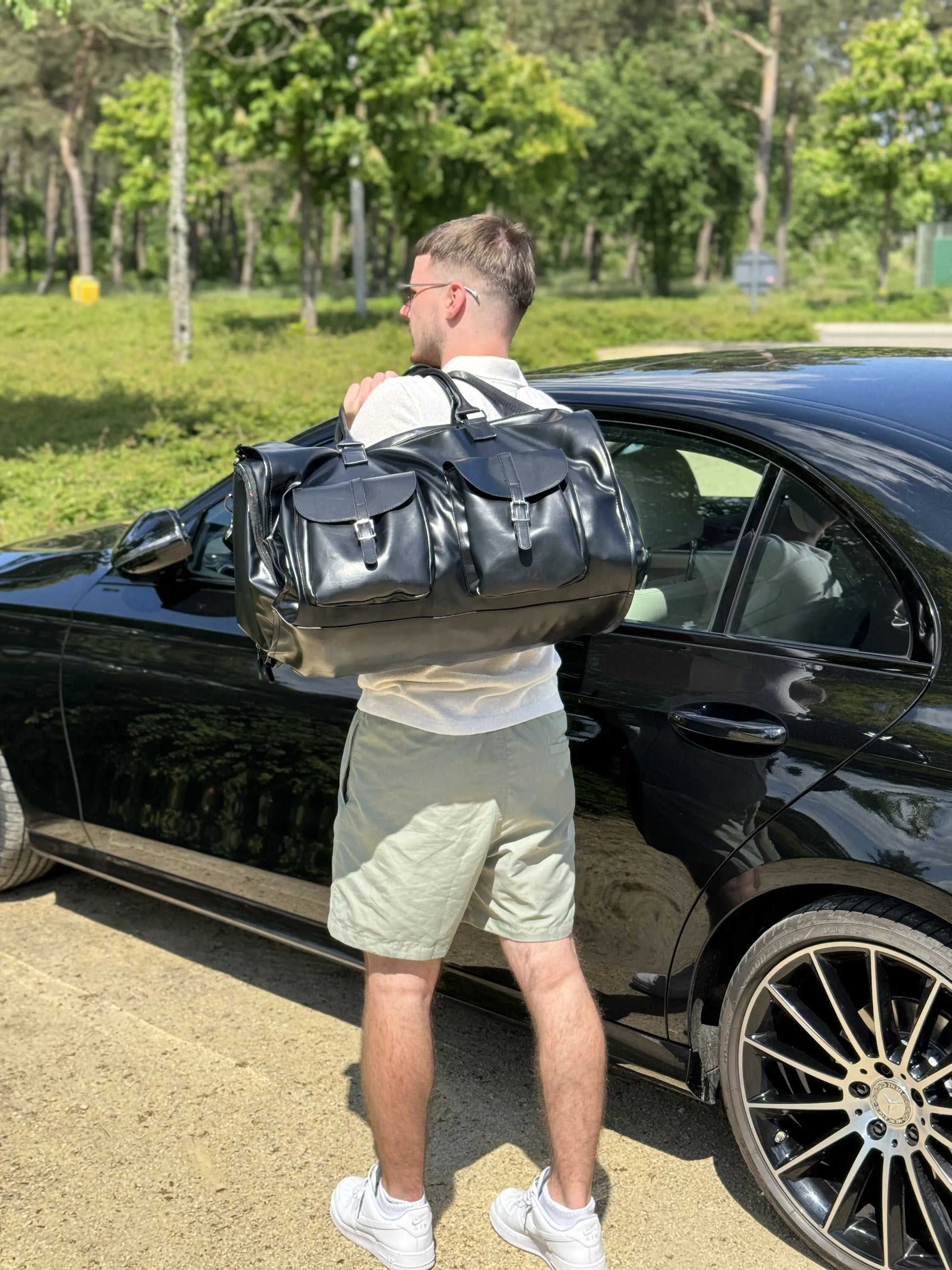 Travel Him Levouré